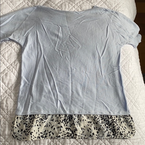 Beautiful light knit sweater with silky detail - Picture 3 of 3